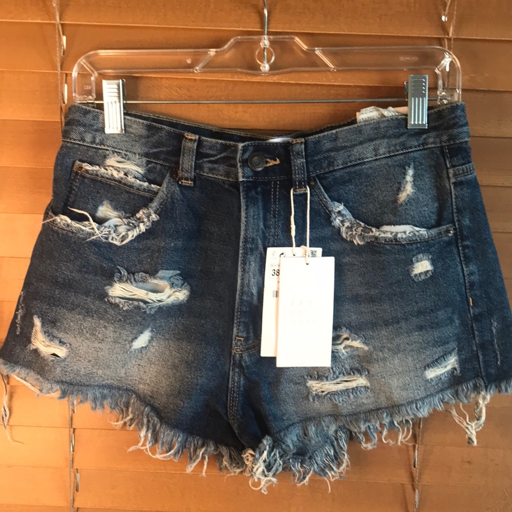 NWT Zara Trafaluc denim distressed shorts size 6